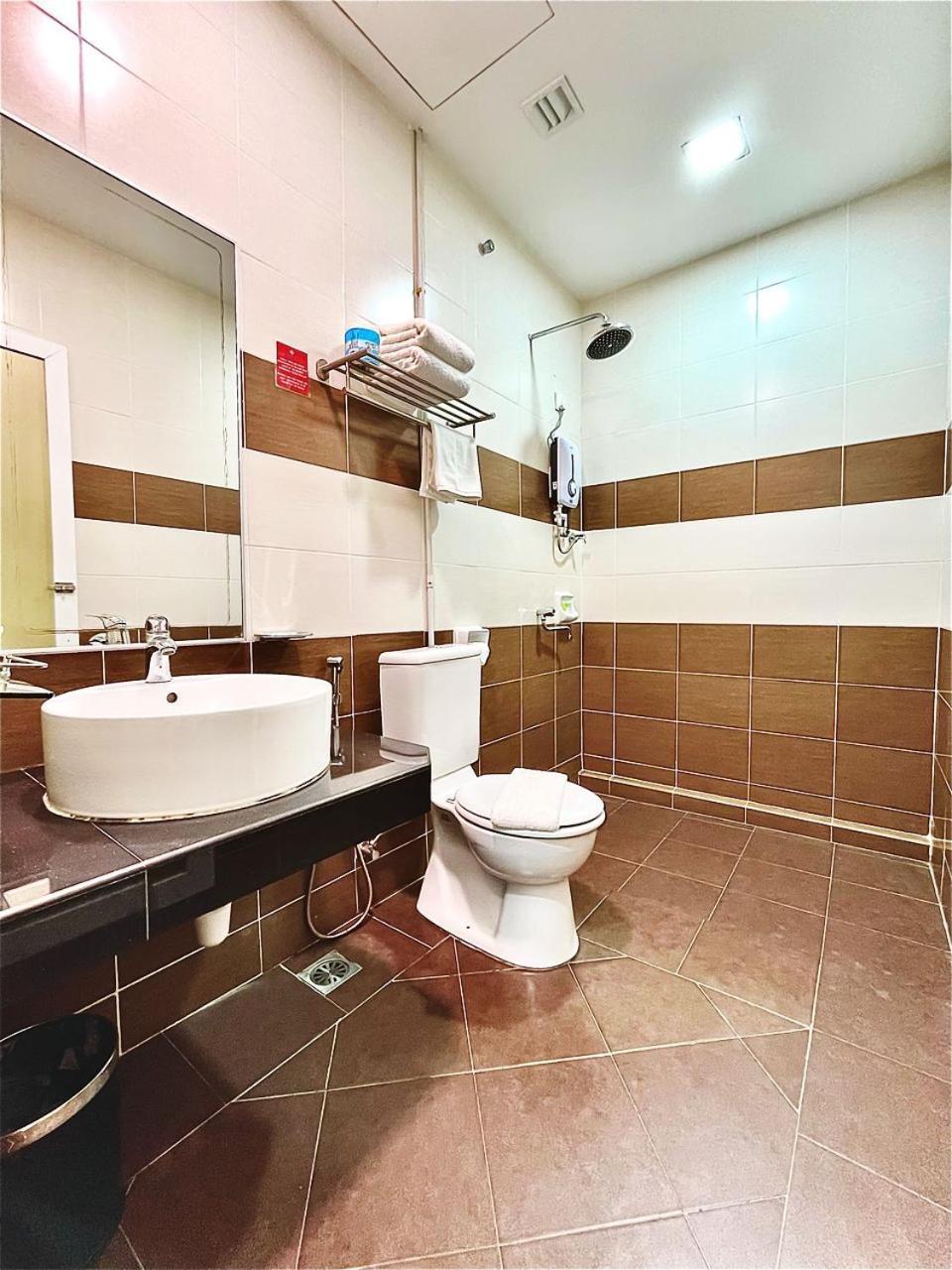 Hotel Adya Express Chenang Pantai Cenang  Exterior foto