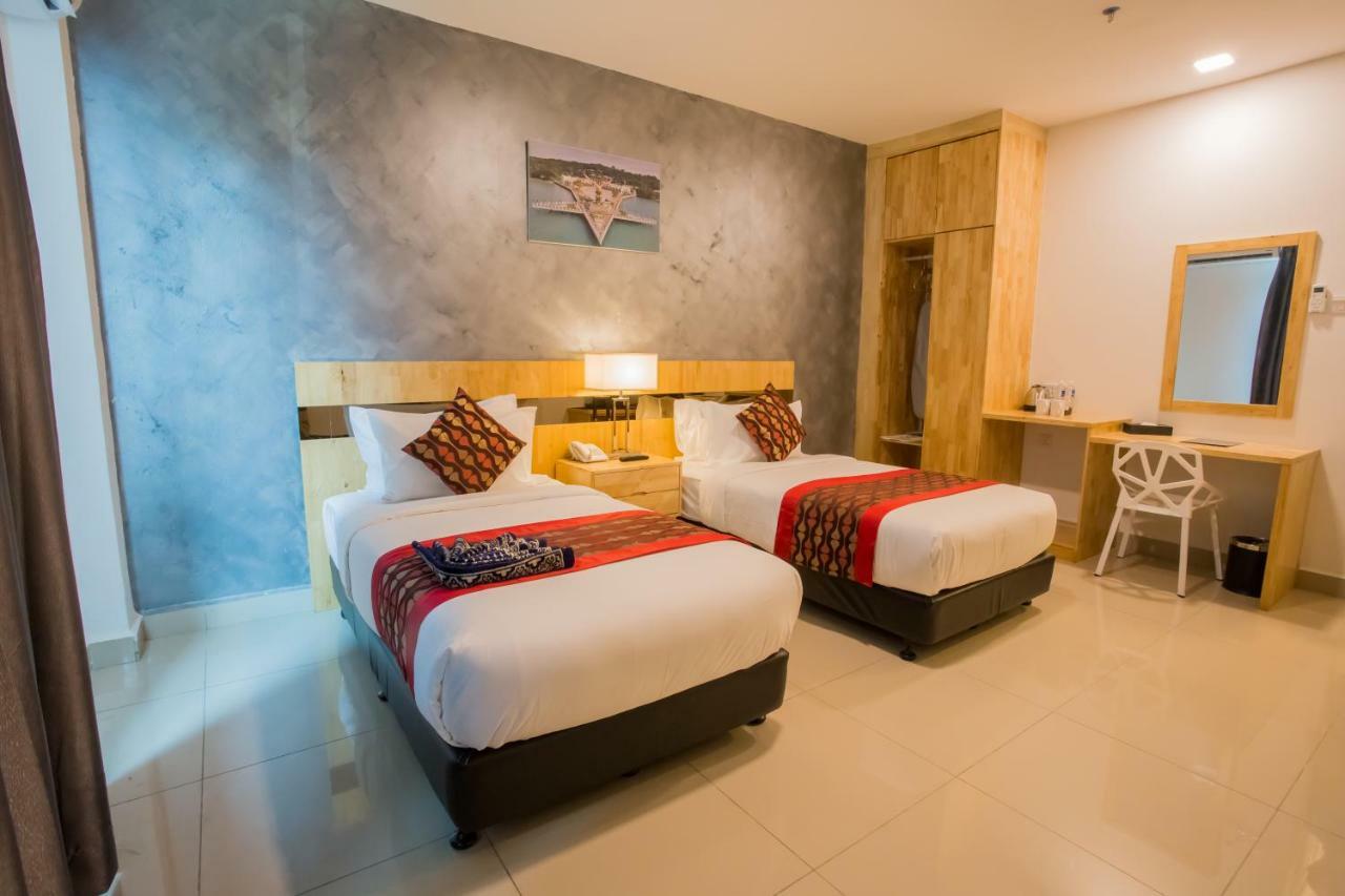 Hotel Adya Express Chenang Pantai Cenang  Exterior foto