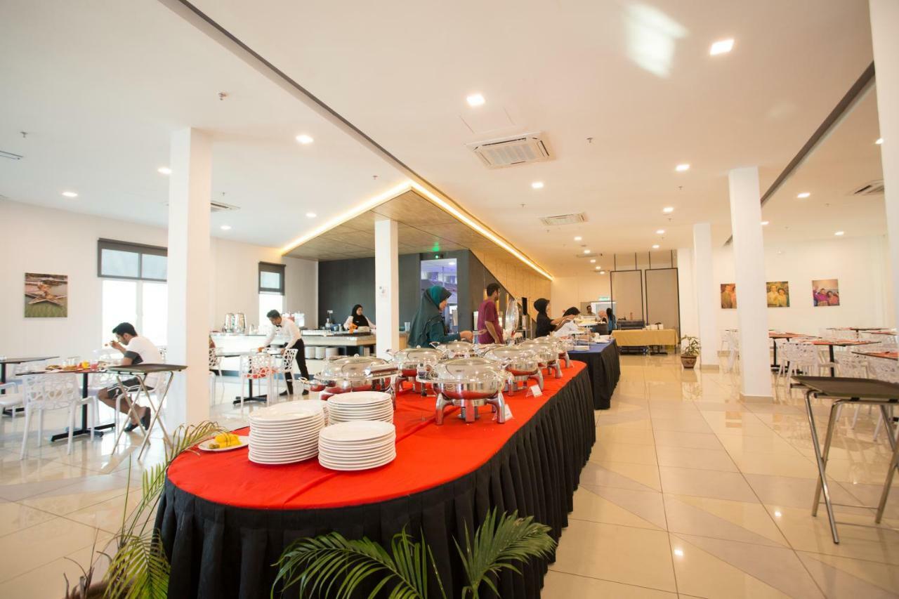 Hotel Adya Express Chenang Pantai Cenang  Exterior foto