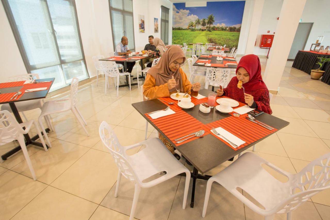 Hotel Adya Express Chenang Pantai Cenang  Exterior foto