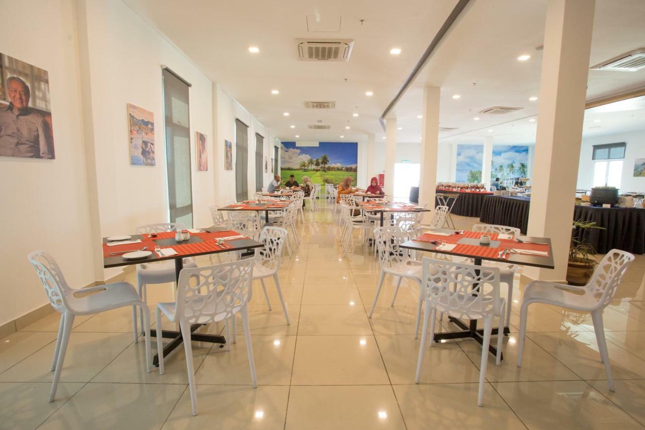Hotel Adya Express Chenang Pantai Cenang  Exterior foto