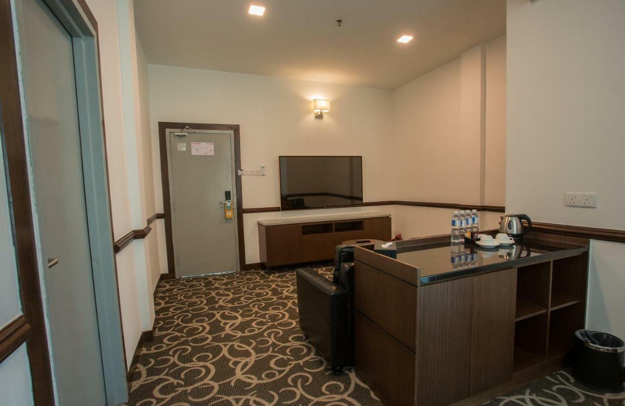 Hotel Adya Express Chenang Pantai Cenang  Exterior foto